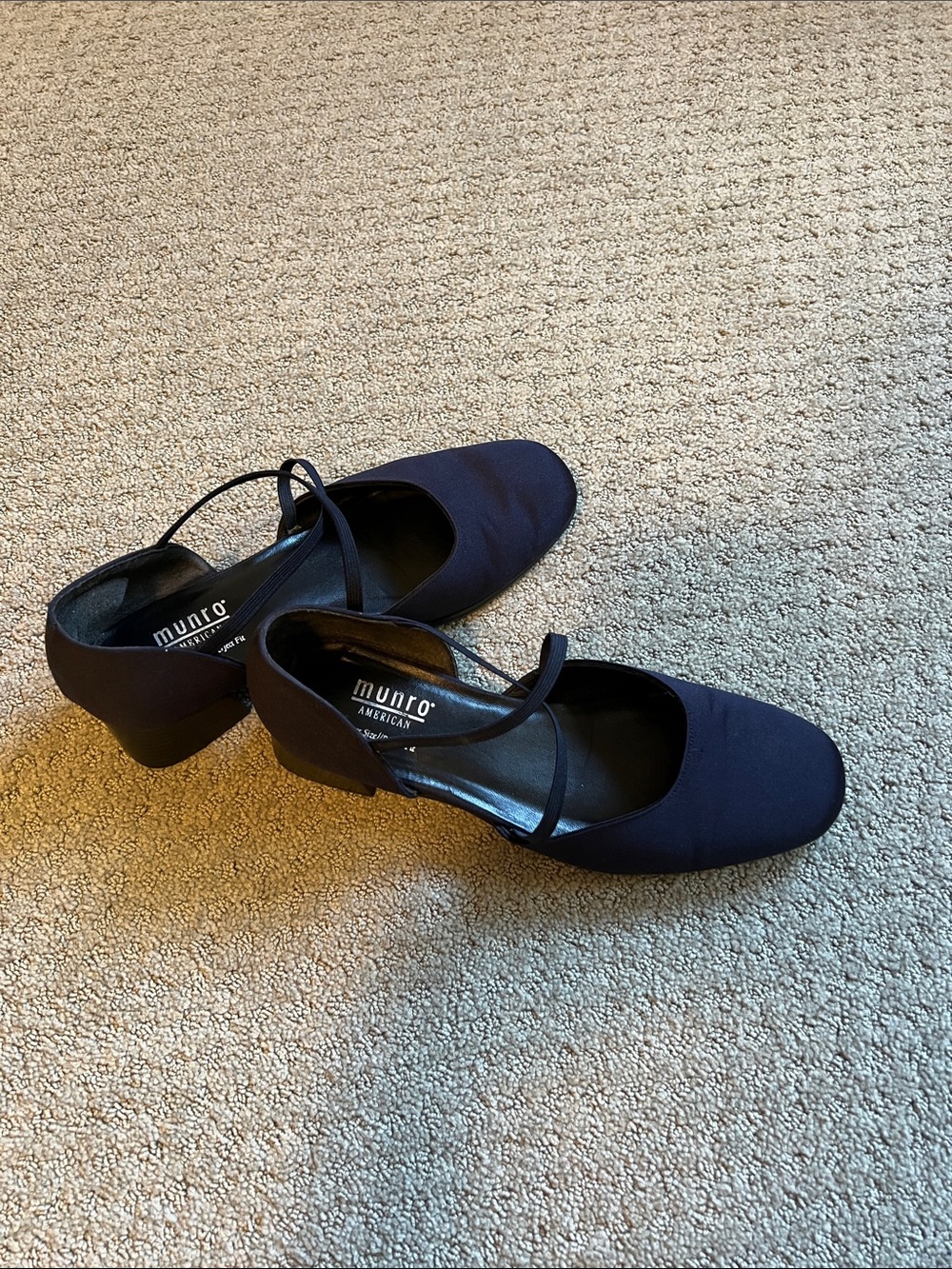 Munro USA Navy Cross-Strap Block Heel elegant dress Pumps